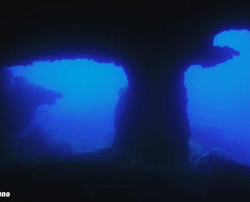 Buceo en cuevas, Menorca. Diving in caves, Menorca.